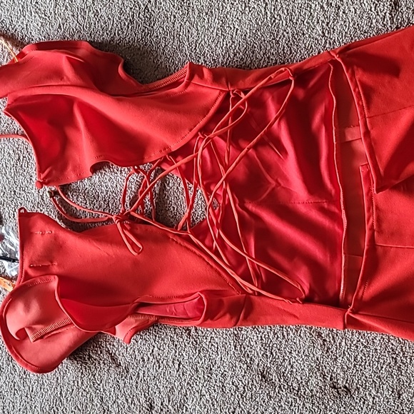 Red dress - Picture 3 of 3